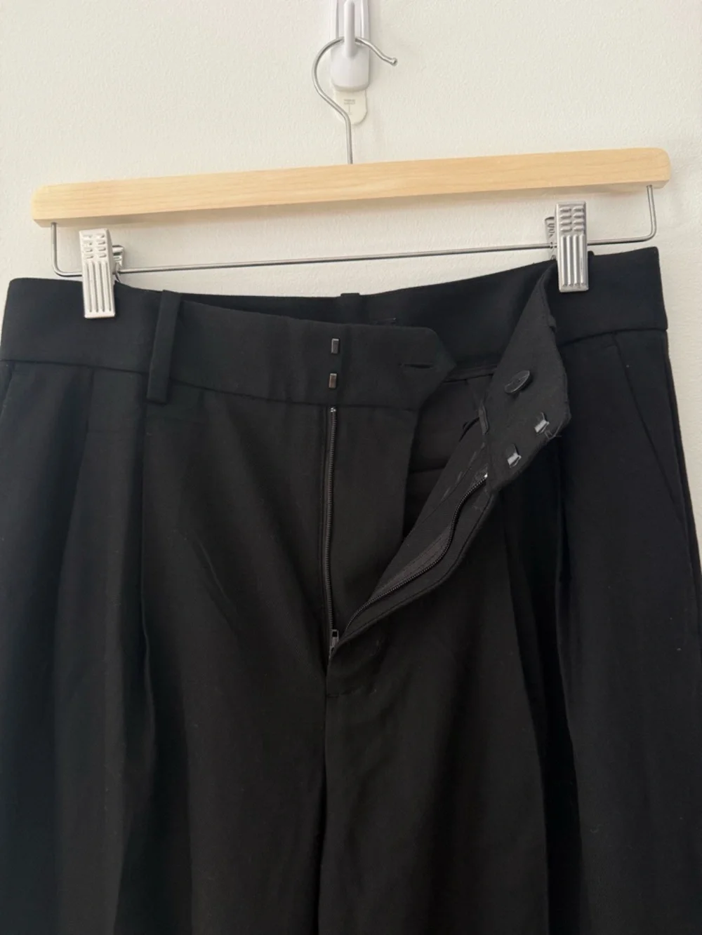 The Harlow Superwide-Leg Trouser in Brushed Twill - Picture 4 of 9